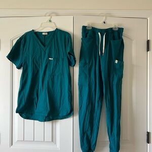 Hunter Green Scrub Set with V-Neck Top and Jogger Pants